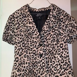 Short sleeve tailored dress jacket